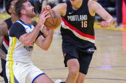 LOL官网-转会期金州勇士防线松动：NBA总决赛节点到来，气氛紧张，团队化学反应显著的简单介绍