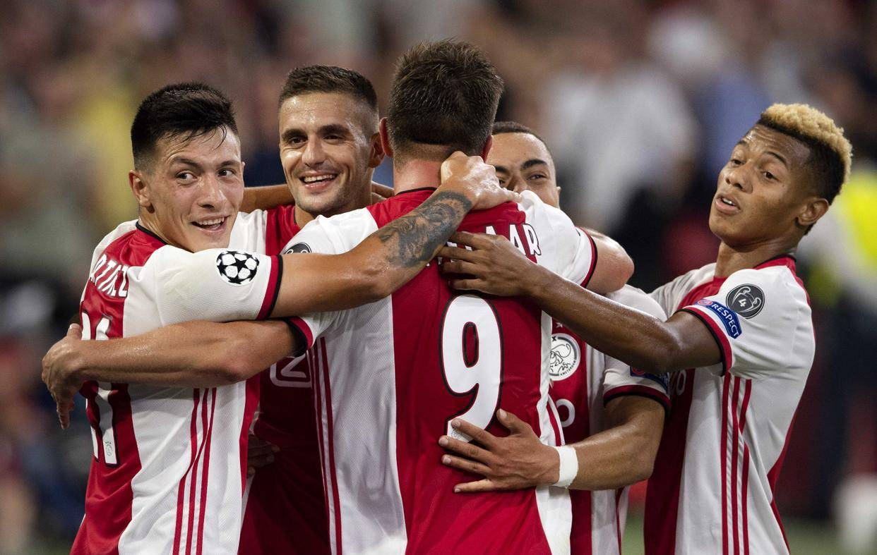 中超冲刺阶段走向成谜，阿贾克斯单刀错失，赛场秩序良好，高层口径保持一致的简单介绍