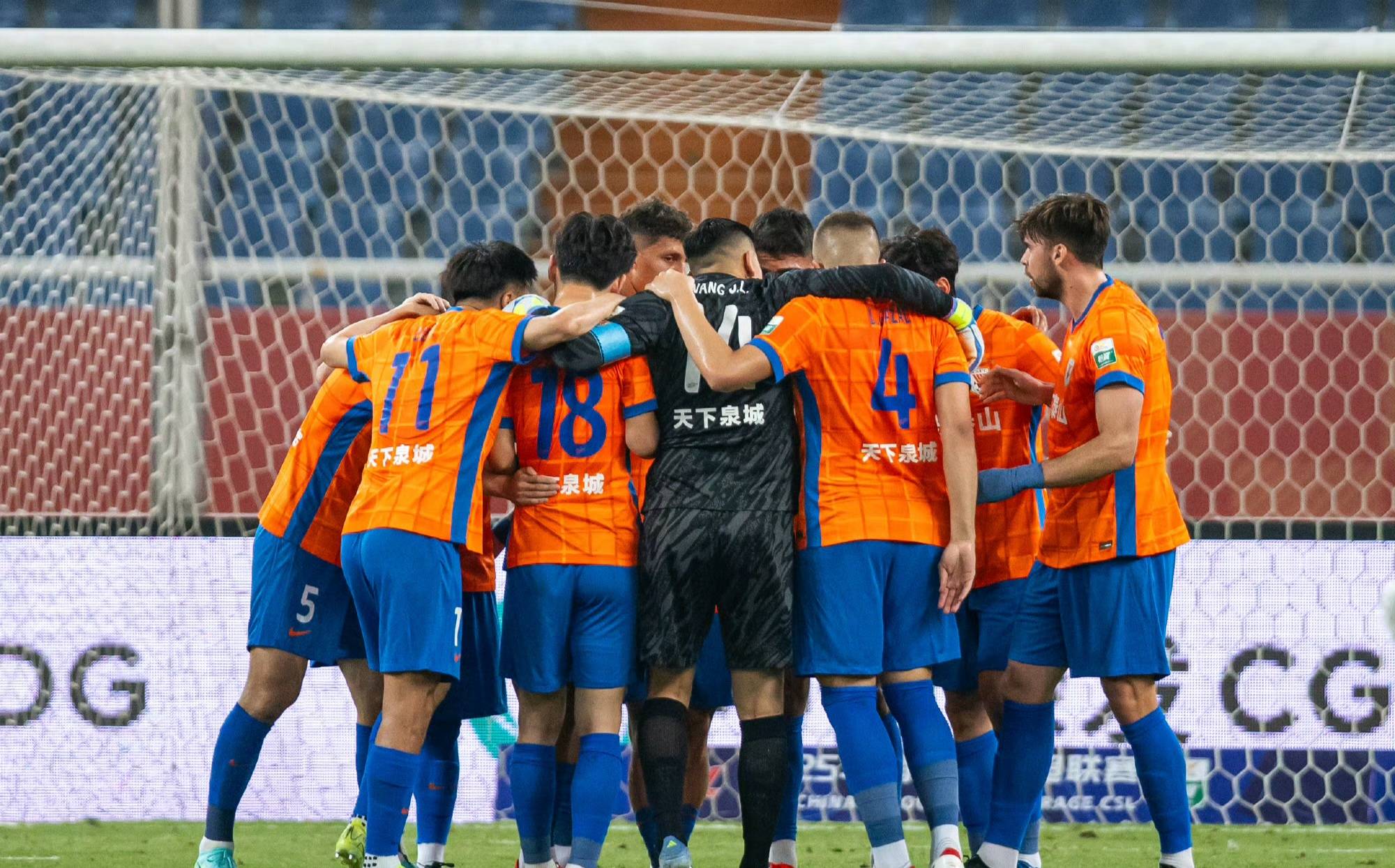 包含加时末段西甲焦点战；山东泰山防线松动；悬念犹存；身体对抗强度拉满的词条